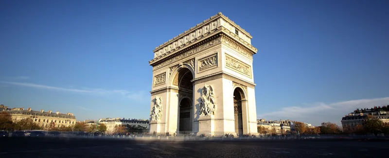 L’Arc de Triomphe à Paris, en fin de journée